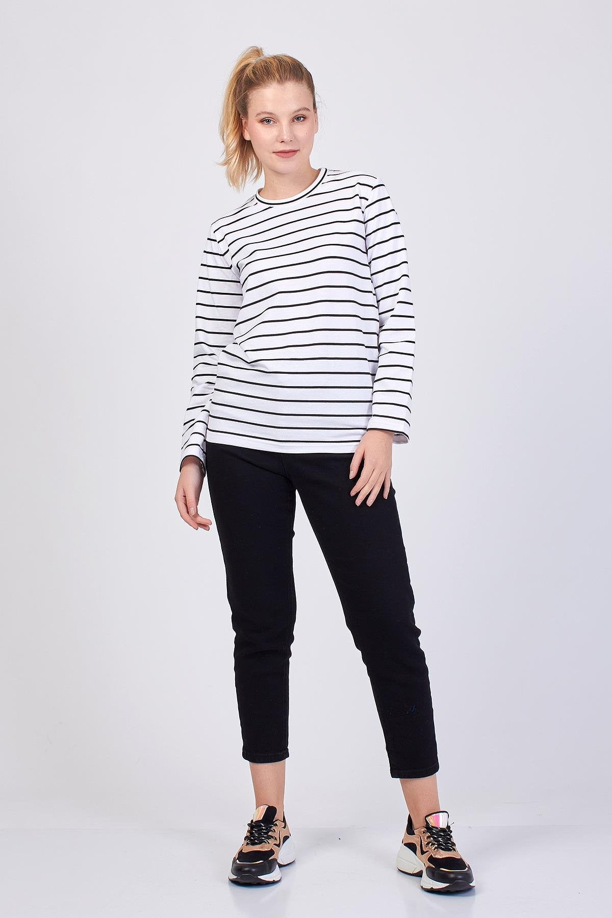 Beyaz çizgili sweatshirt ön görünüm, Volanlı kadın giyim koleksiyonu