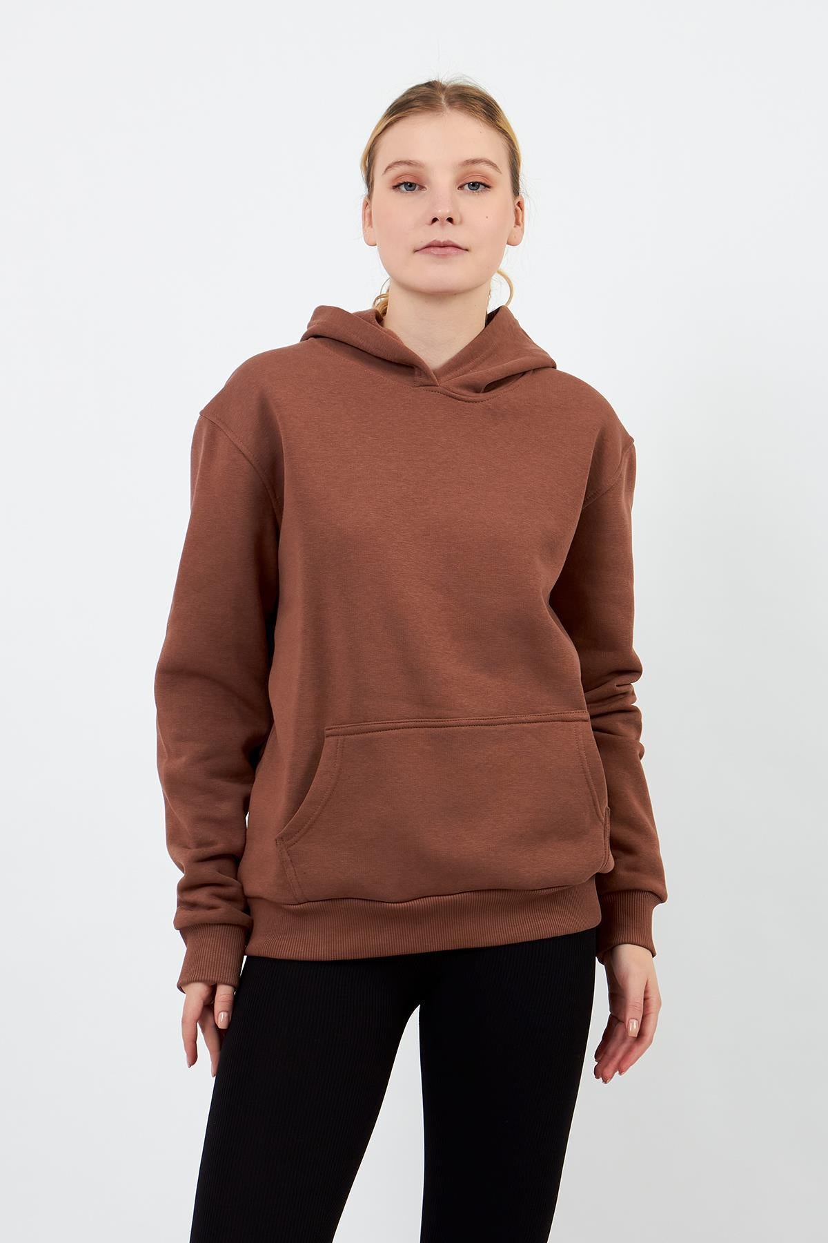 Kapüşonlu kahverengi sweatshirt arka görünüm, Volanlı kadın giyim