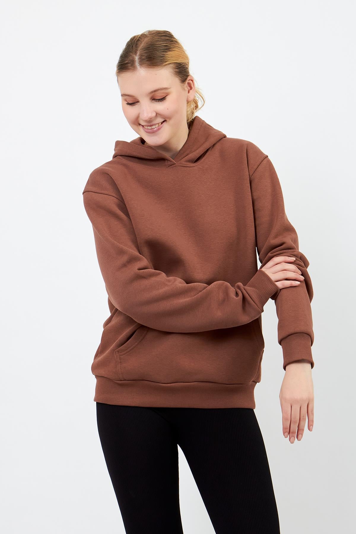 Kahverengi hoodie önden görünüm, kapüşonlu kadın sweatshirt