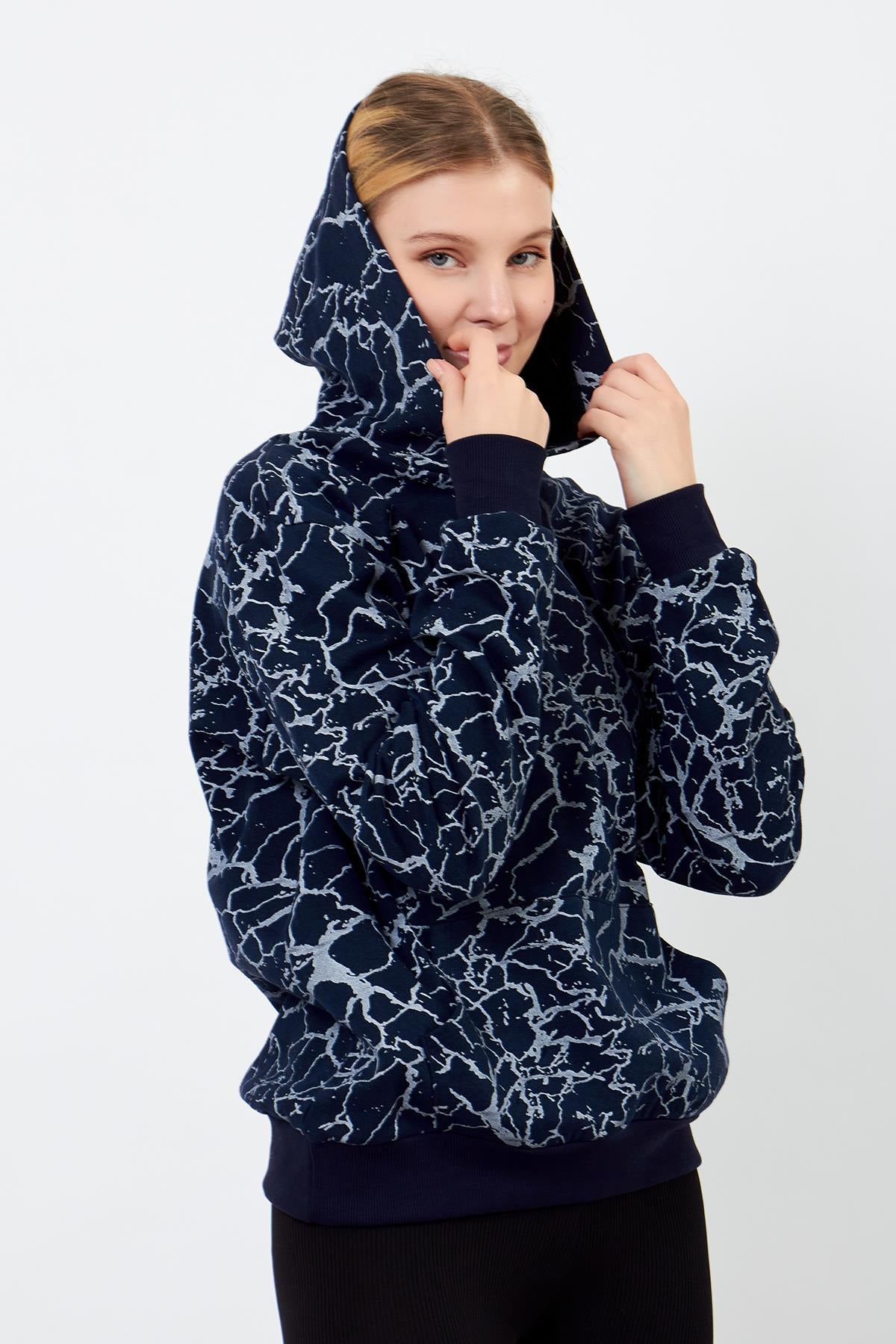 Lacivert desenli hoodie önden görünüm, Volanlı kadın sweatshirt koleksiyonu