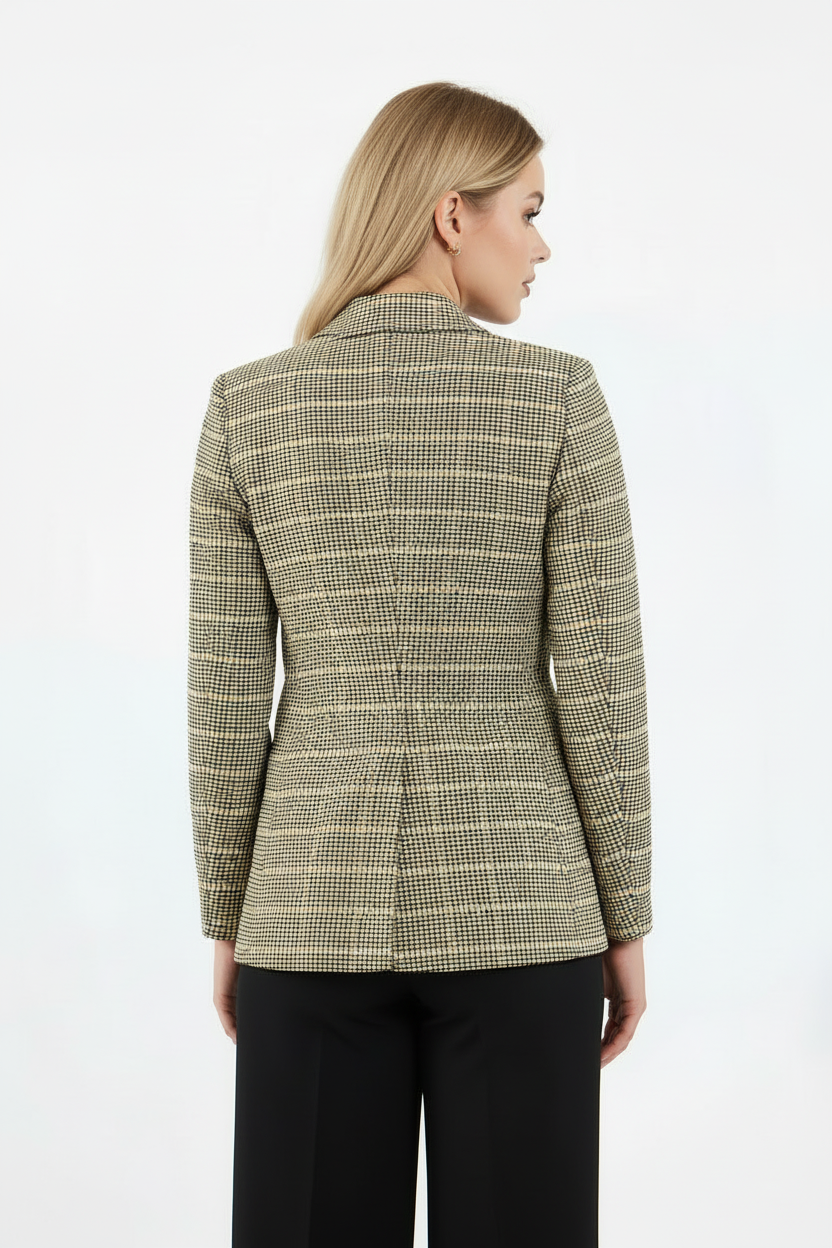 Sarı ekoseli tek düğme blazer, arka açıdan kadın ceket görünümü